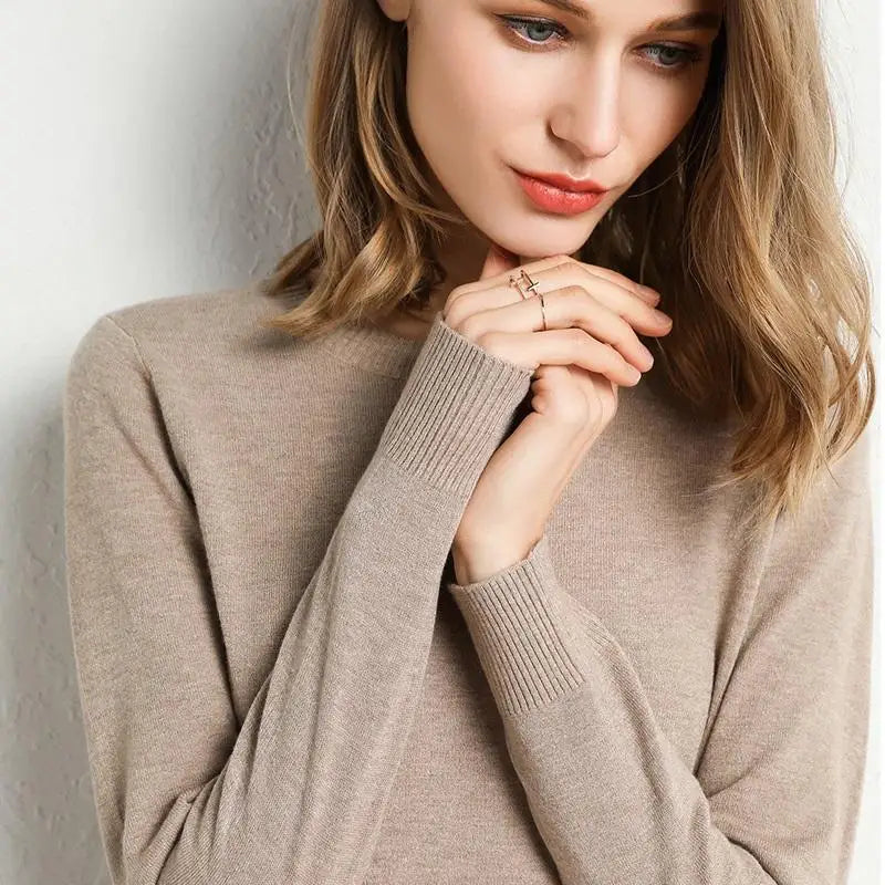 Karen | Minimalistisk finstrikket sweater - komfort og stil til kvinder