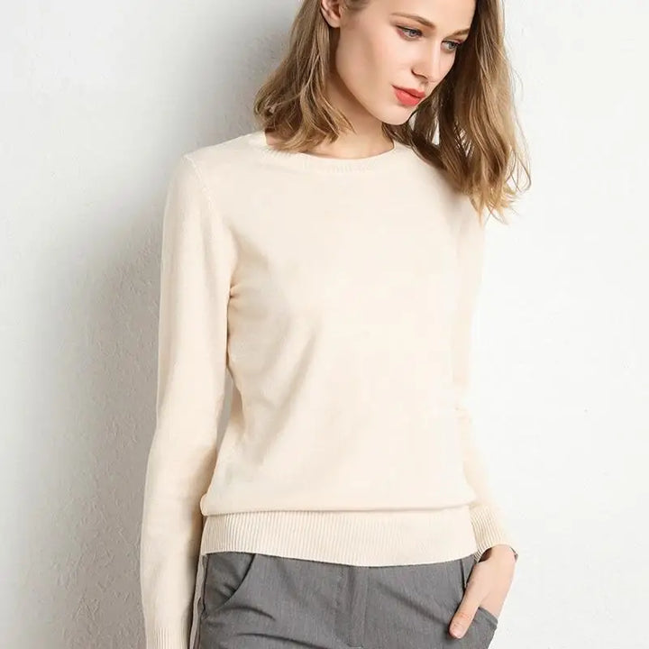 Karen | Minimalistisk finstrikket sweater - komfort og stil til kvinder